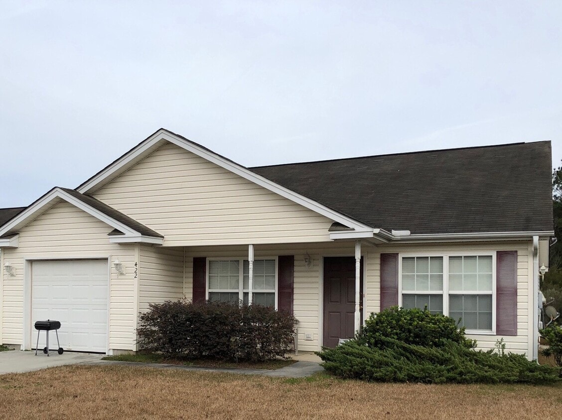 Foto principal - 3 Bedroom 2 Bath House in Quail Hill - Goo...