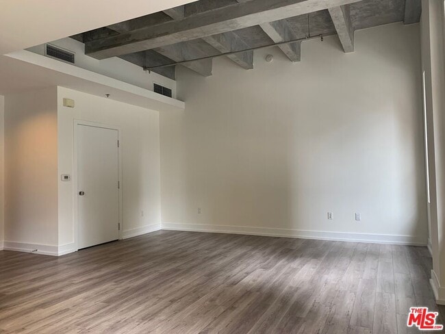 Foto del edificio - 727 W 7th St