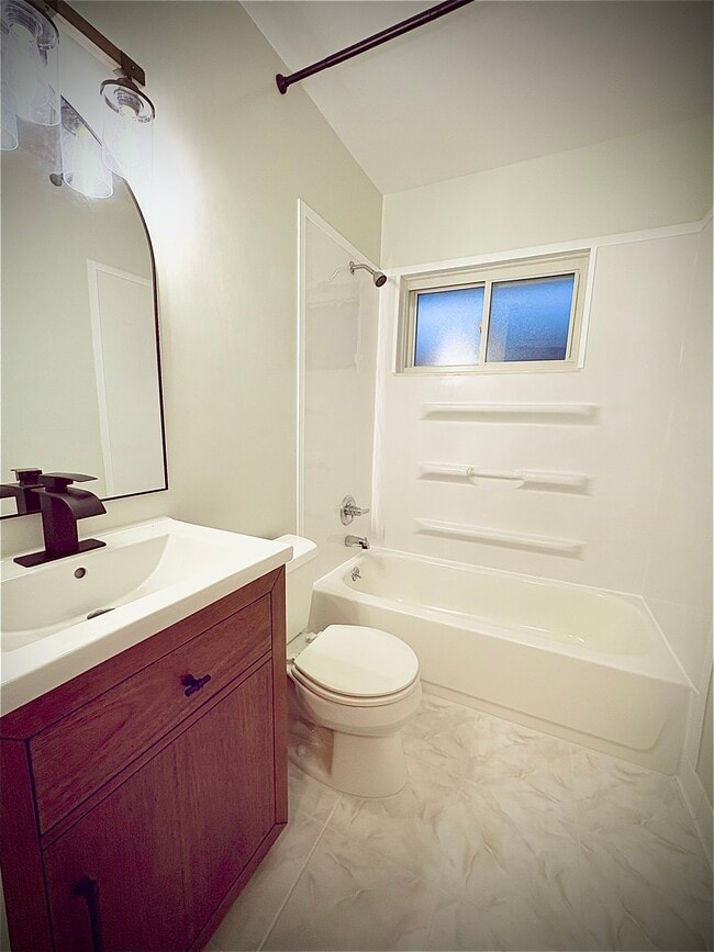 Building Photo - 14024 Irene St