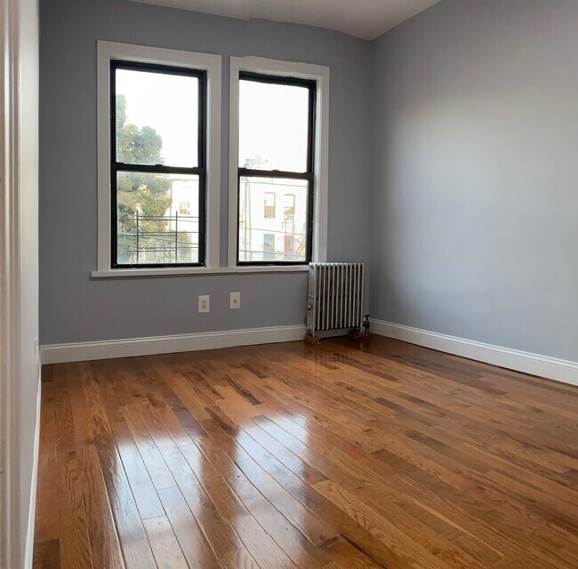 Building Photo - 261 Dahill Rd