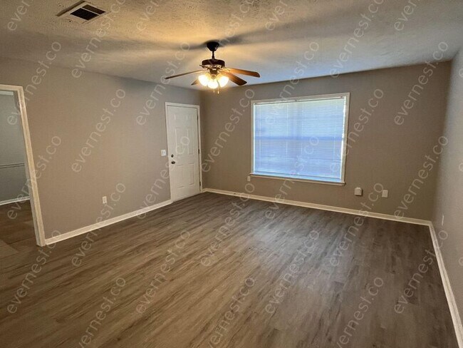 Building Photo - 103 Rolling Hills Blvd