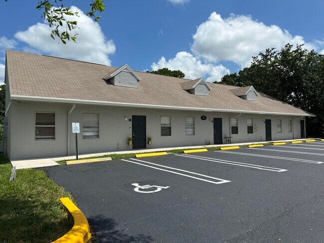 Foto del edificio - 5225 Wallis Rd