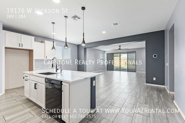 Foto del edificio - 19176 W Jackson St