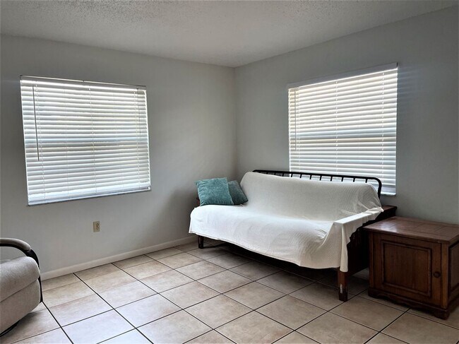 Foto del edificio - 11332 Walsingham Rd