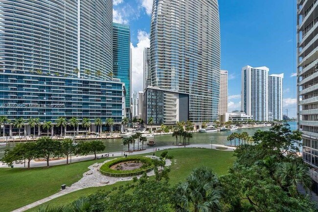 Foto del edificio - 475 Brickell Ave