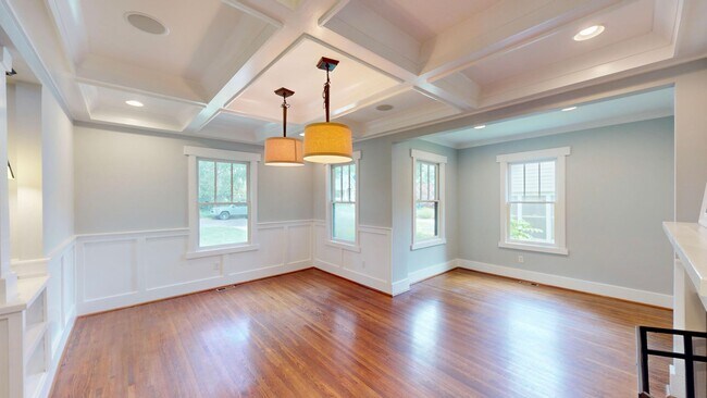 Building Photo - 2320 Chesterfield Avenue