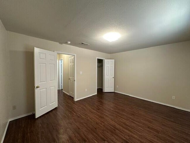 Building Photo - 4300 Larry Don Ln