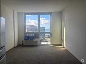 Building Photo - 988 Halekauwila St