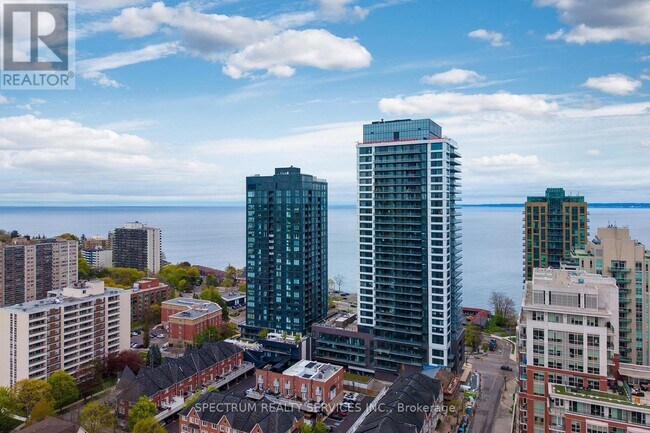 Photo du bâtiment - 2075 Lakeshore Rd.