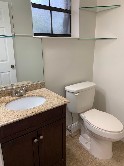 Foto del edificio - 410 N Cypress Dr