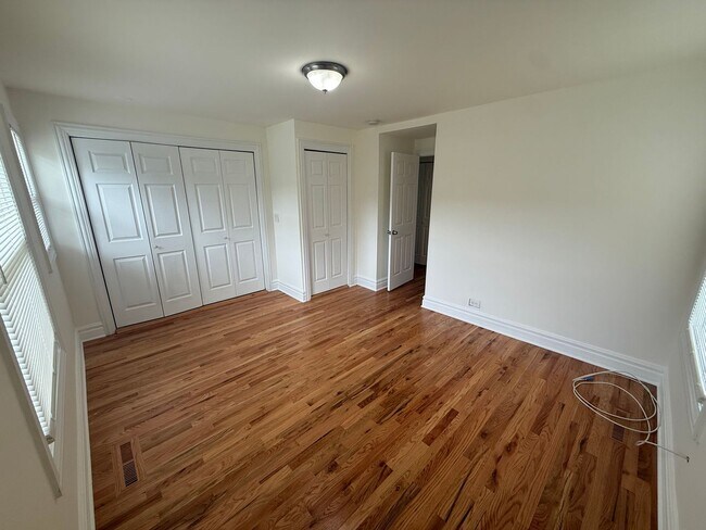 Foto del edificio - 542 Cherry Ln