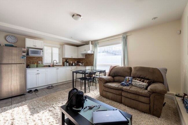 Photo du bâtiment - 3162 Euclid Av