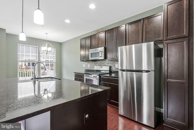 Foto del edificio - 59 Steeplechase Dr