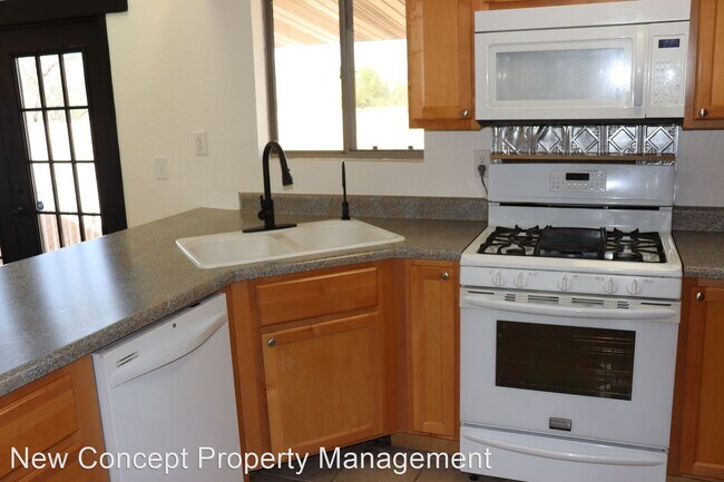 Building Photo - 5 br, 2 bath House - 9002 E Berkshire Pl