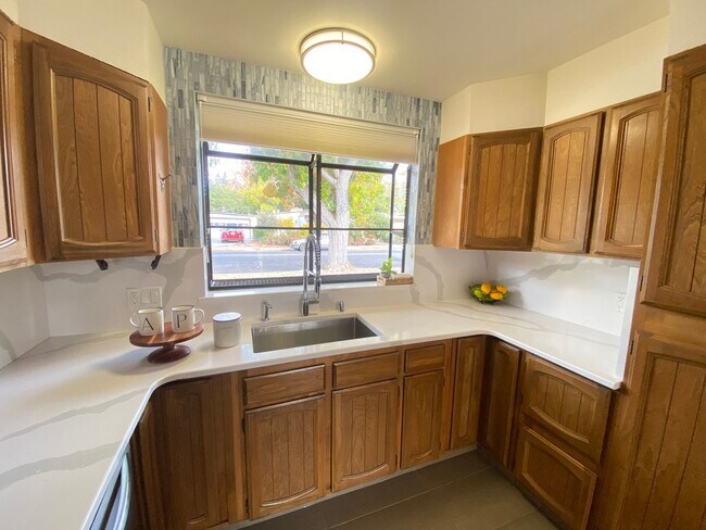 Building Photo - Advent - Beautiful Spacious Home W/ Privat...