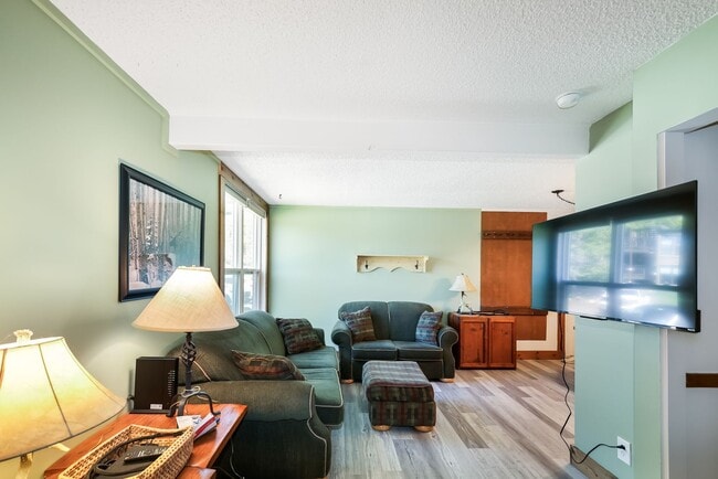 Building Photo - Hill Condo Studio Located in Big Sky