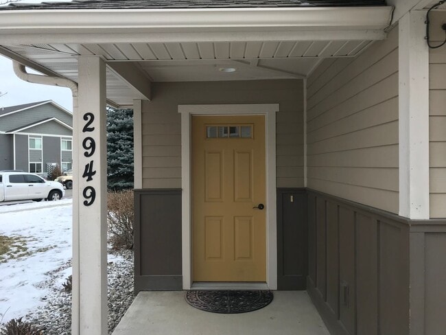 Building Photo - Centrally located 3 bed 2.5 bath condo for...