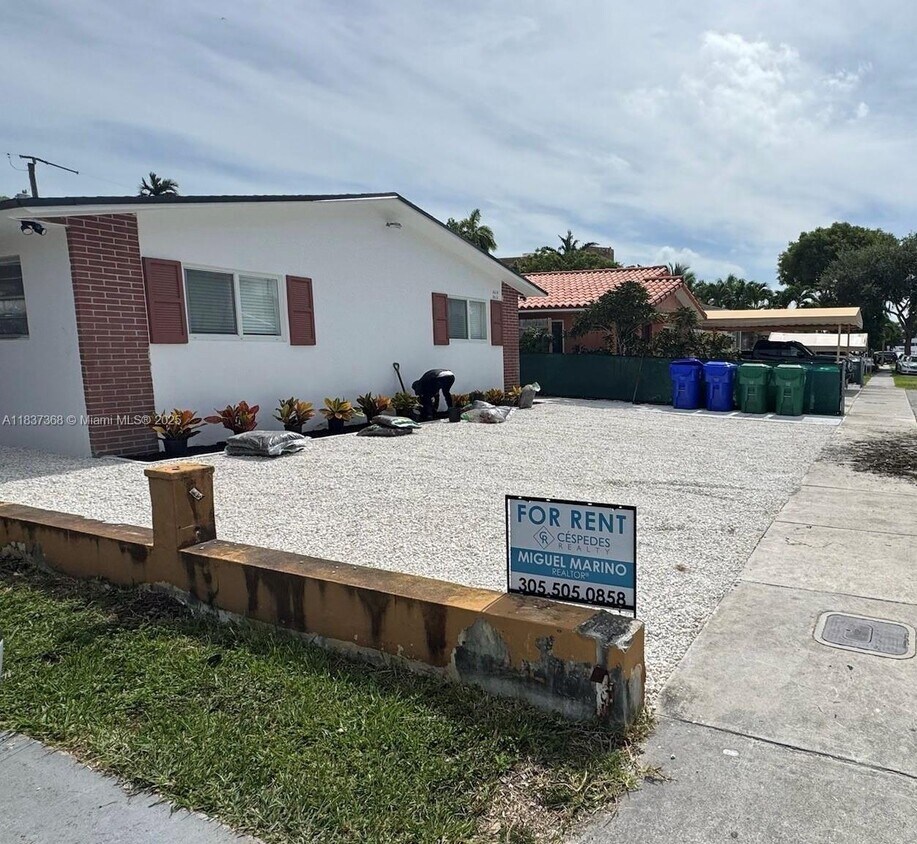 Foto principal - 3610 SW 25th Ter