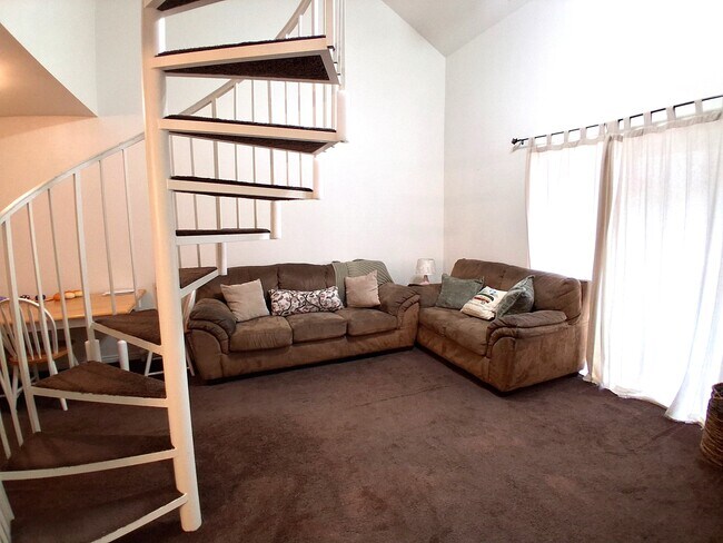 Building Photo - 62 W 700 N