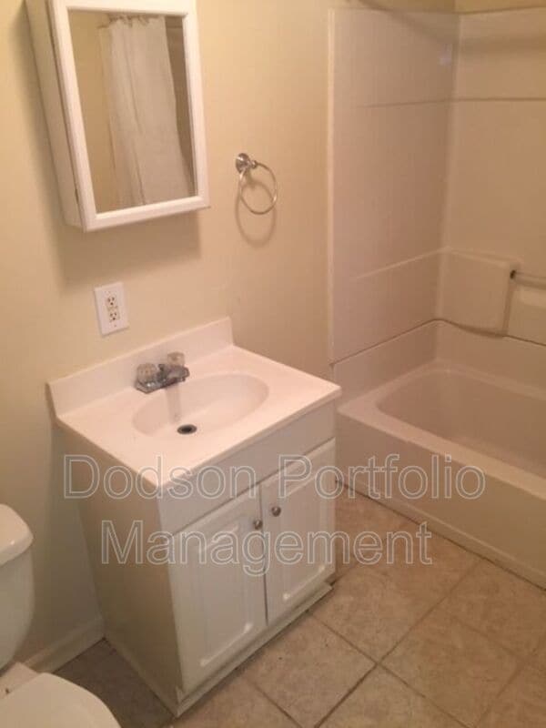 Building Photo - 710 Kinney St