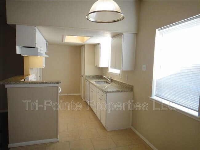 Building Photo - 1006 Intervale Dr
