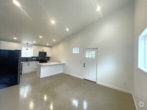 Building Photo - 4038 SE 76th Ave