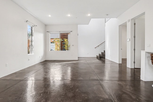 Photo - 3425 Louise St House