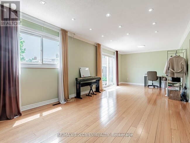 Photo du bâtiment - 7 Point O'Woods Dr