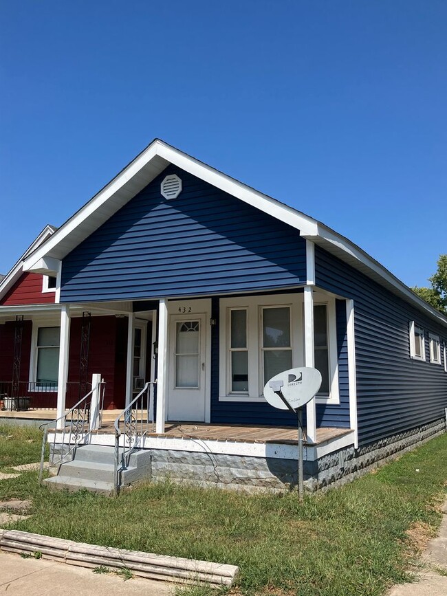 Building Photo - 432 2nd Ave