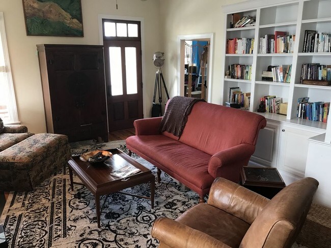 Building Photo - Gorgeous Property in Ion
