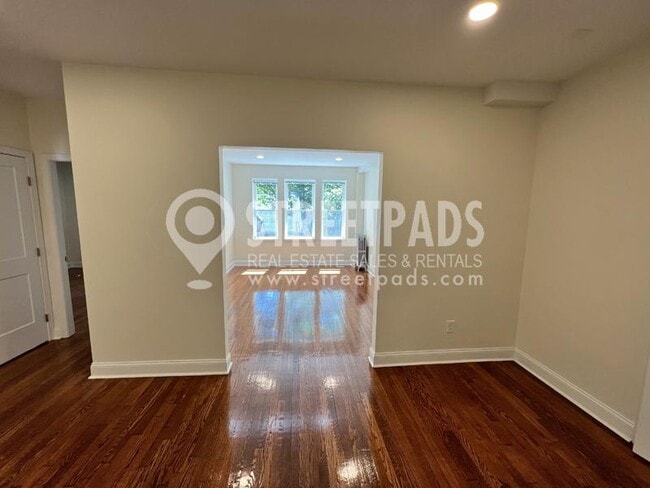 Building Photo - 2 bedroom in Boston MA 02135