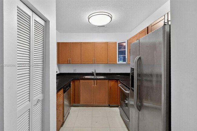 Foto del edificio - 652 NE 63rd St