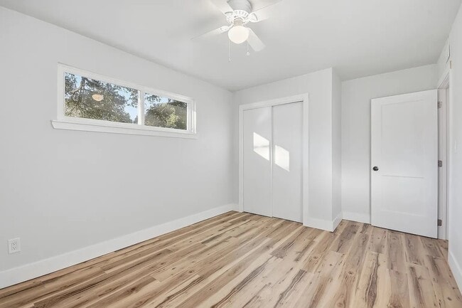 Building Photo - 522 S Edgewood Cir