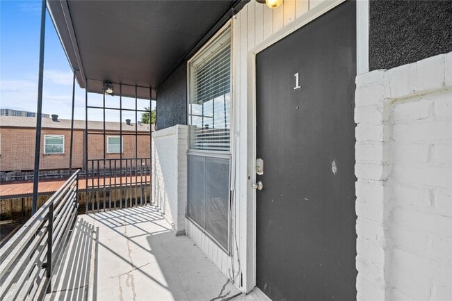 Building Photo - 5123 Del Monte Dr