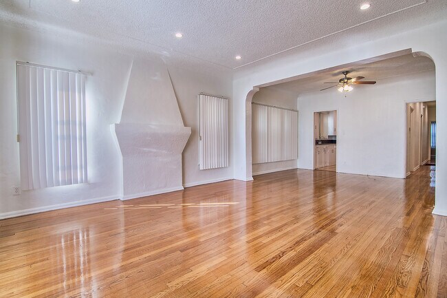 Foto del edificio - 1461 S Bedford St