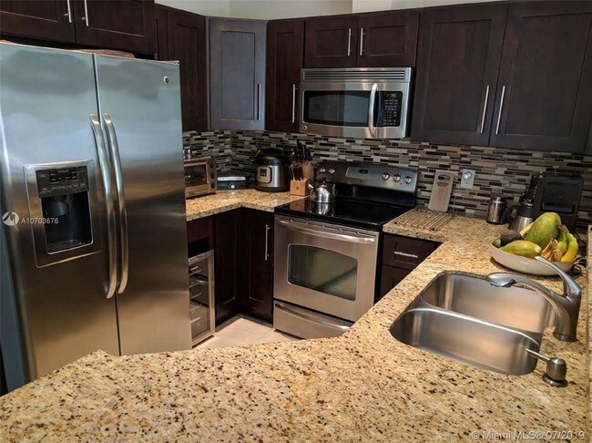 Building Photo - 1100 Chinaberry Dr