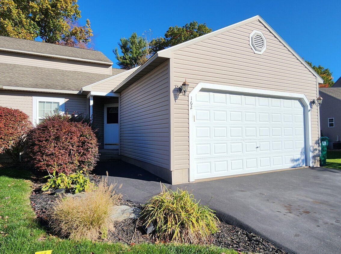 Primary Photo - 162 Slindes Wood Cir