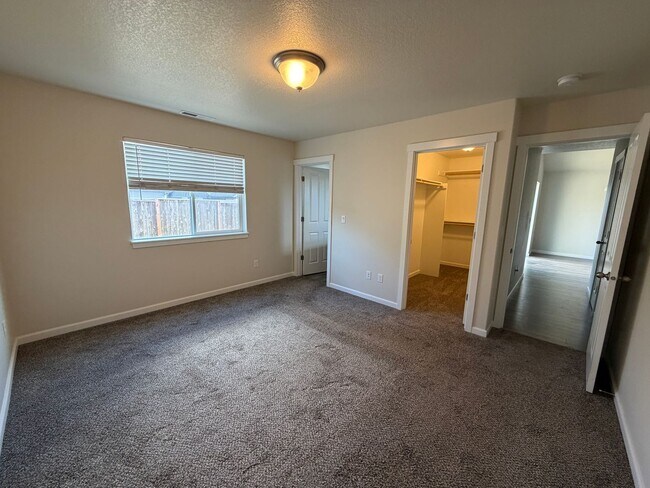 Foto del edificio - Coming soon 3 Bedroom 2 bath with bonus room House