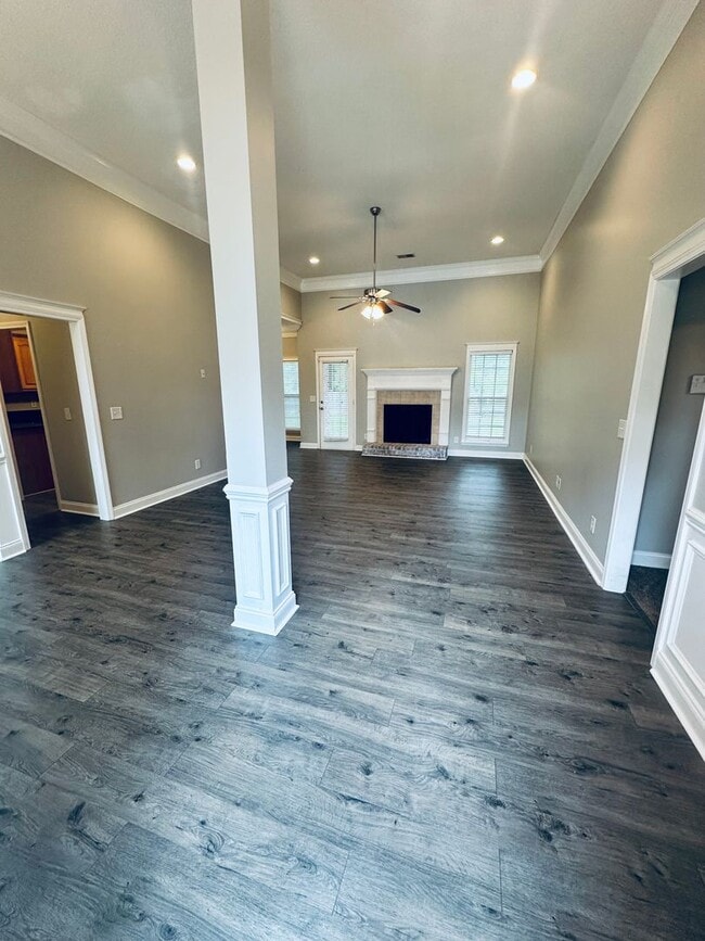 Foto del edificio - 406 Brookewater Ln