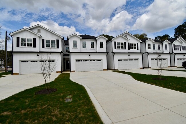 Building Photo - 168 W Allen St