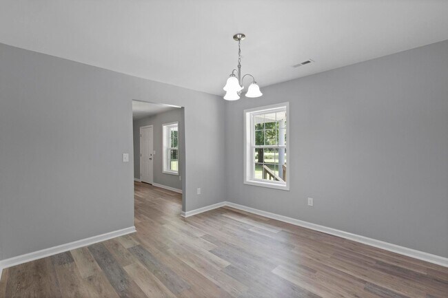 Building Photo - One Acre Lot Maple Hill Home For Rent!