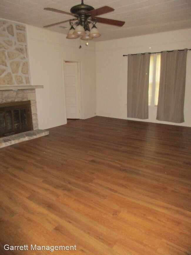 Building Photo - 1 br, 1 bath House - 704 S Spring