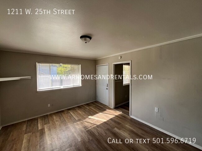 Building Photo - 1211 W 25th St