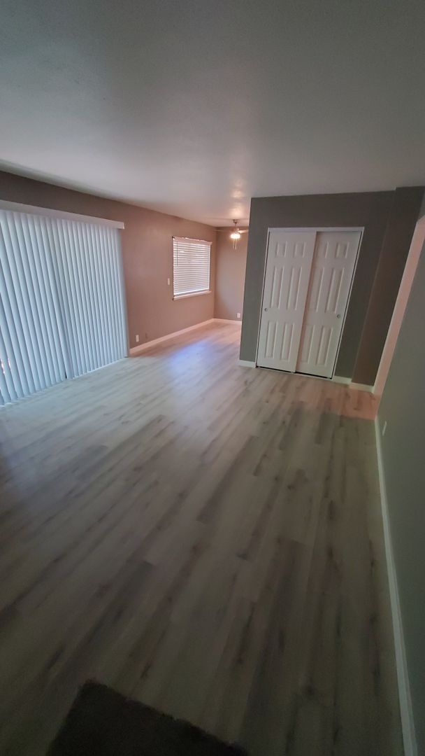 Foto del edificio - Benton Dr 1465 1-4