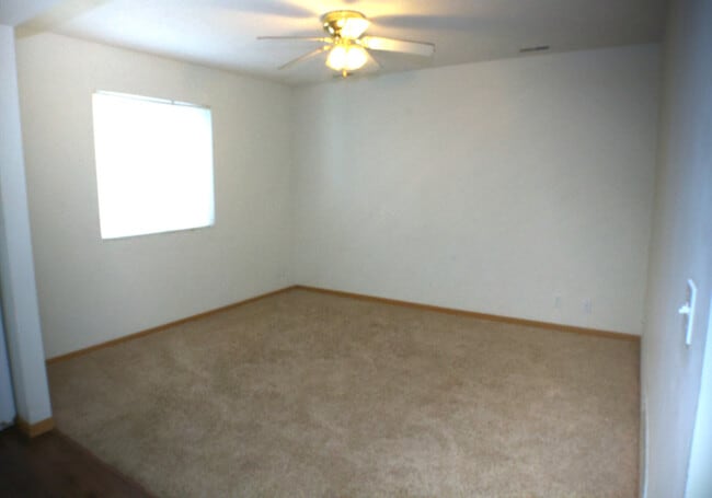 Building Photo - 2276 Holdrege St