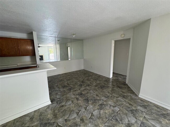 Building Photo - 10853 Braes Bend Dr