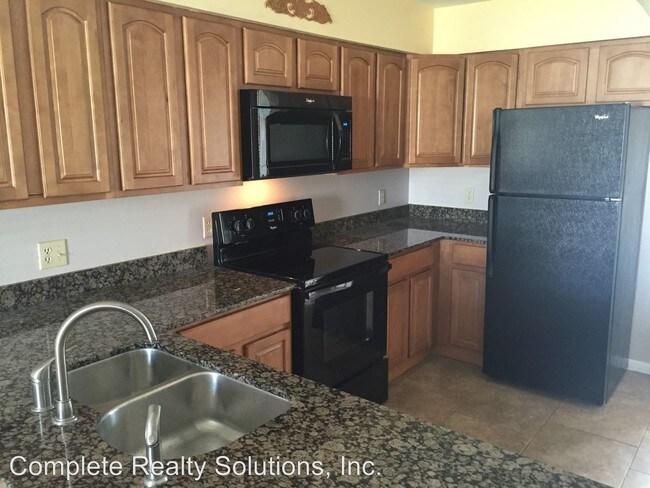 Building Photo - 2 br, 2 bath House - 4903 Vincennes St. #214