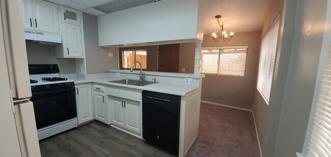 Building Photo - 1228 Kolle Ave