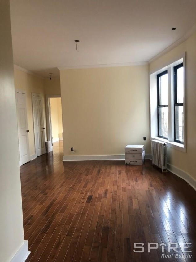 Primary Photo - Massive Renovated 1 Bedroom Apartment