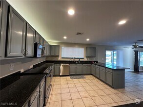 Building Photo - 8100 Allamanda Ct